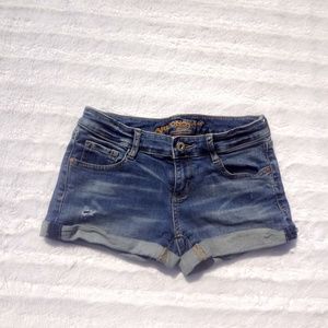 *slightlly distressed denim shorts